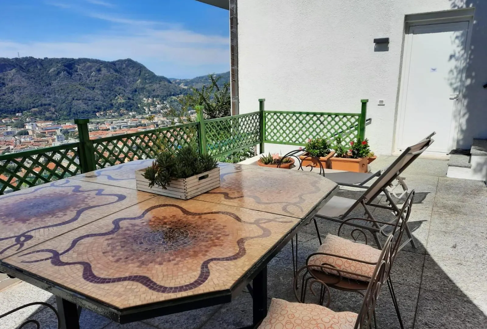 Your Lovely Nest In Como