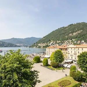 Piazza Cavour View - By Myhomeincomo Holiday home
